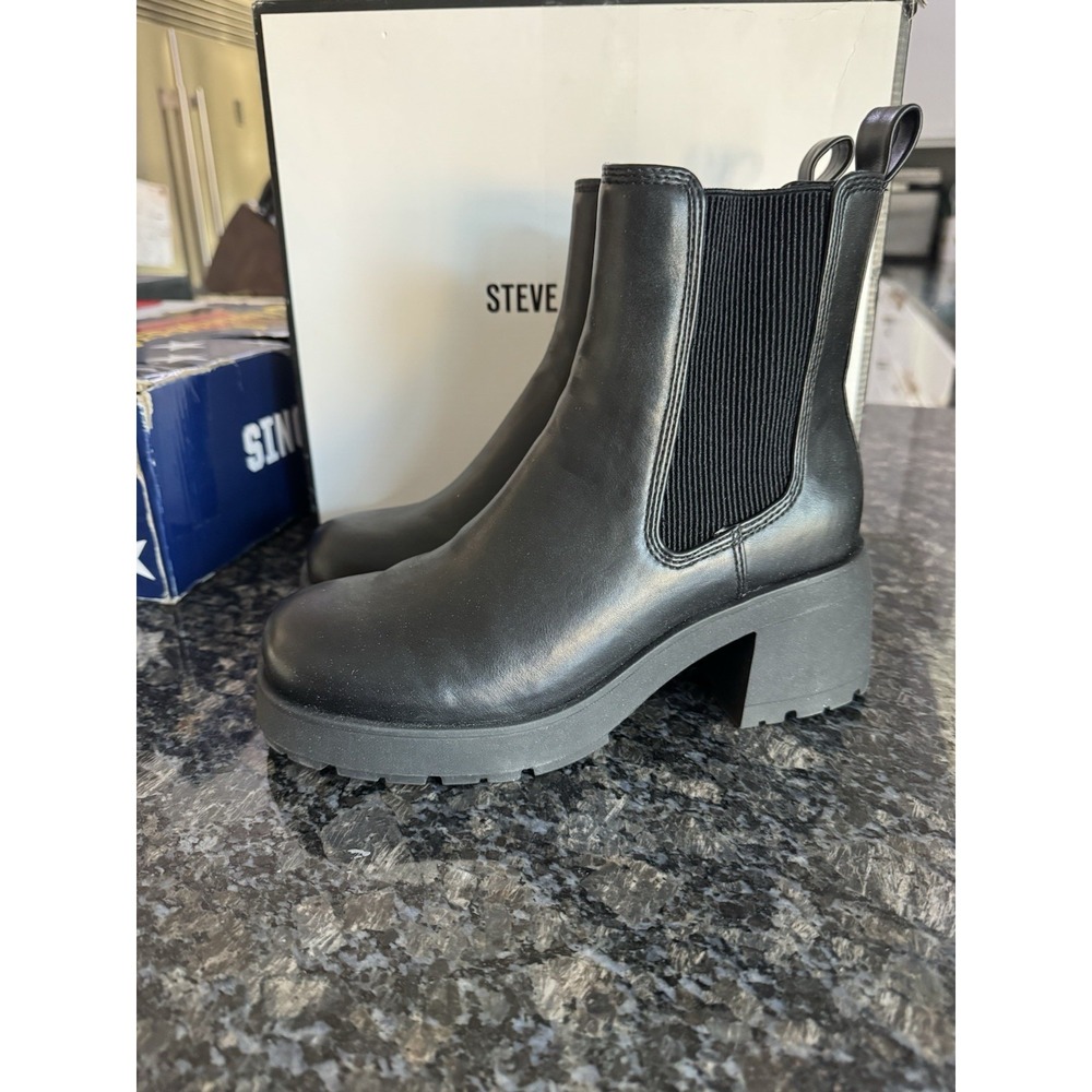 Woman's Boots Steve Madden Brontey Chelsea Boot Booties Size 7.5 NWB